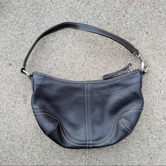 Coach Handbags - Vintage Coach Soho Leather Hobo Shoulder Bag Black Stitch Trim detail